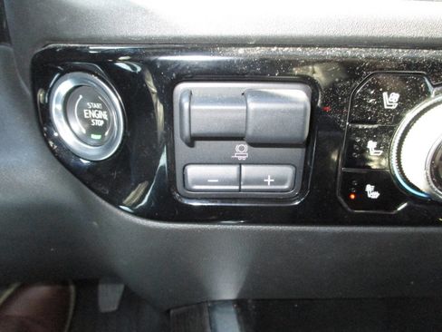 Used 2023 Chevrolet Silverado 1500 LTZ AWD/4WD image 24