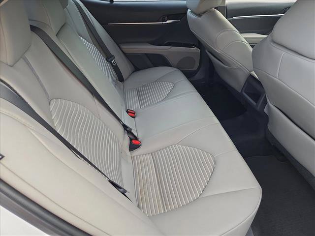 Used 2020 Toyota Camry SE w/ Convenience Package FWD image 18