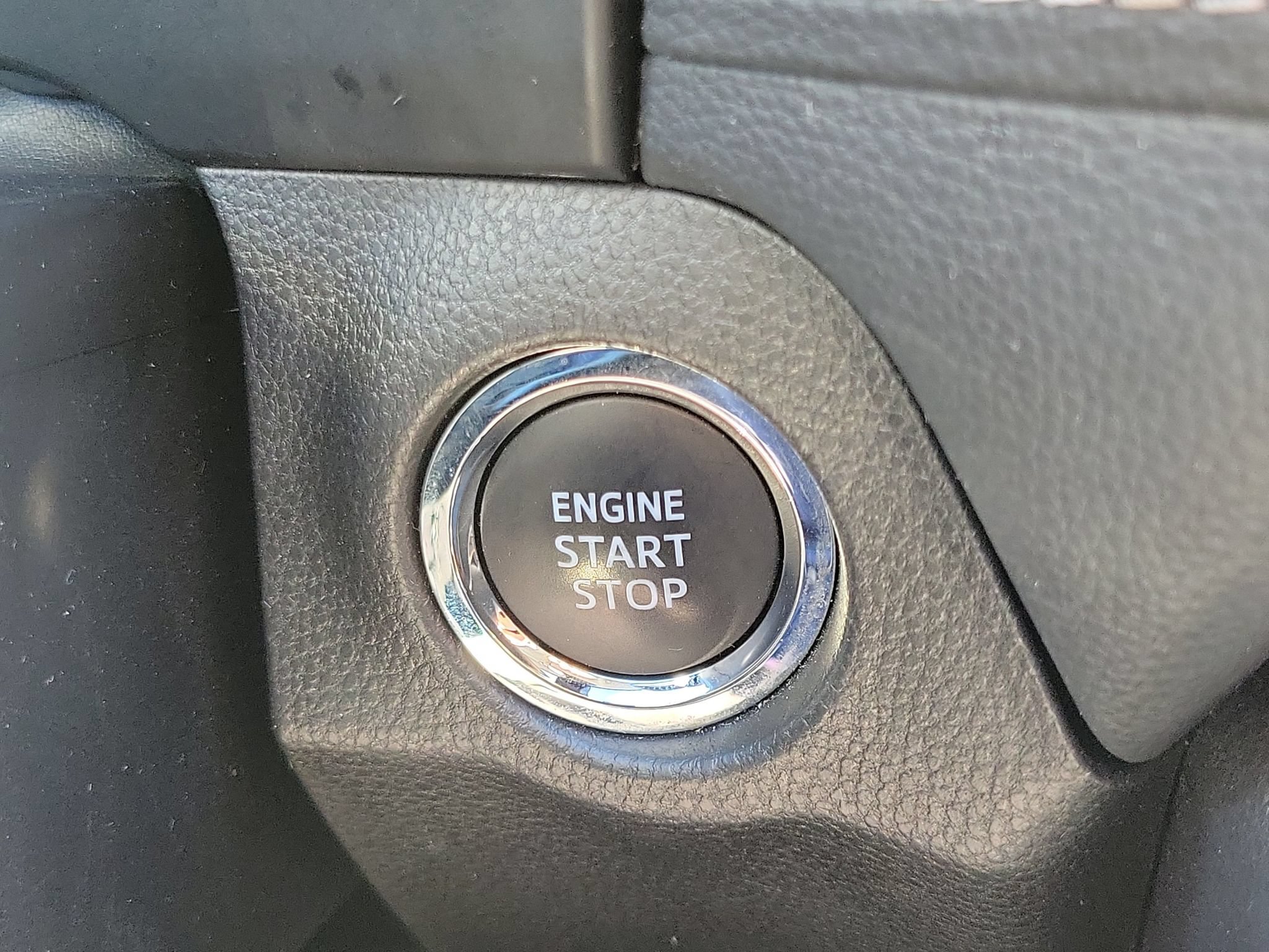 Used 2025 Toyota RAV4 XLE FWD image 16