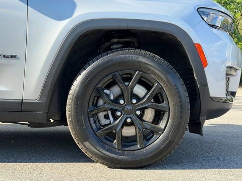 Used 2024 Jeep Grand Cherokee L Laredo AWD/4WD image 6