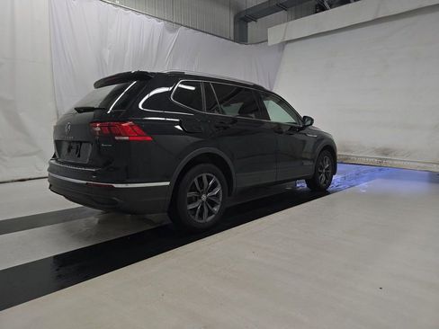 Used 2022 Volkswagen Tiguan SE w/ Panoramic Sunroof Package image 4