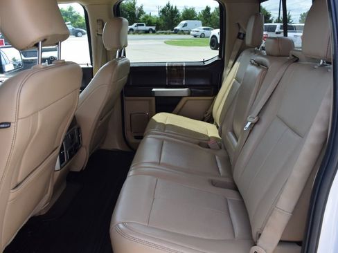 Used 2019 Ford F150 Lariat w/ Equipment Group 502A Luxury AWD/4WD image 10