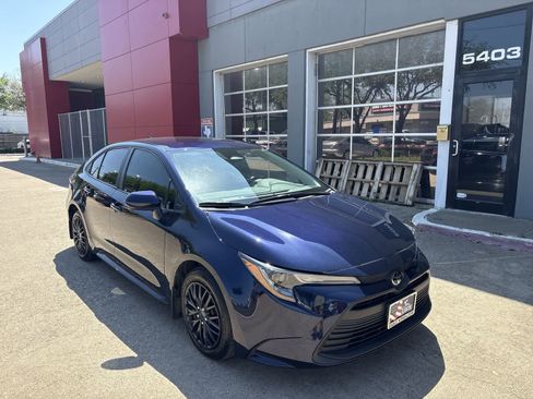 Used 2025 Toyota Corolla LE image 1