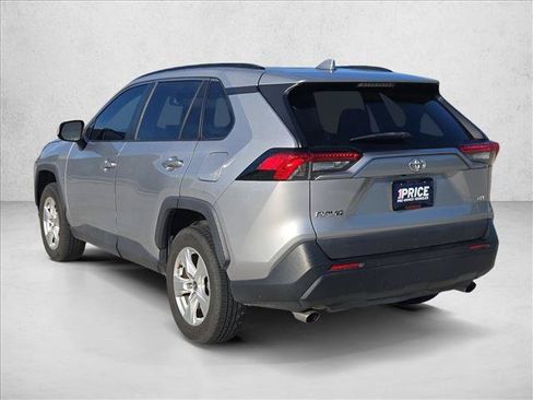 Used 2021 Toyota RAV4 XLE w/ Convenience Package FWD image 7