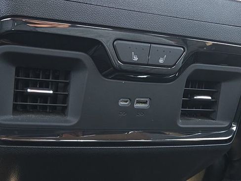 Used 2023 GMC Sierra 1500 AT4 w/ Technology Package AWD/4WD image 10