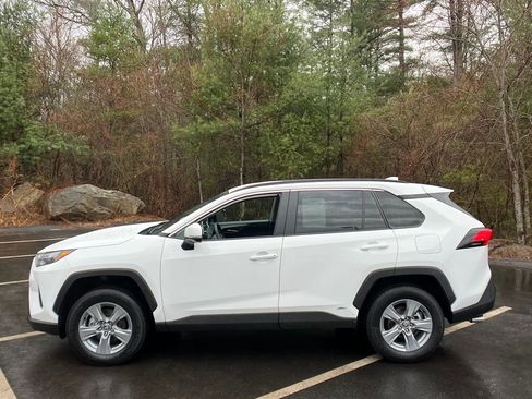 Used 2025 Toyota RAV4 XLE image 2