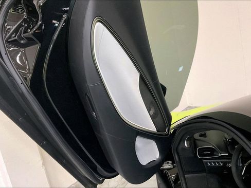 Used 2023 McLaren Artura image 19