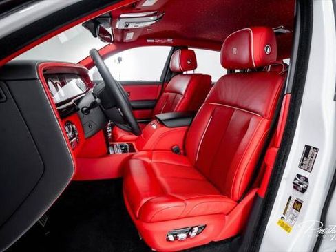 Used 2024 Rolls-Royce Phantom Sedan RWD image 27