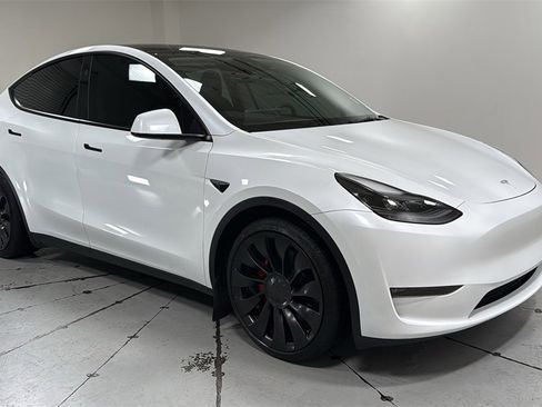 Used 2025 Tesla Model Y Performance image 3