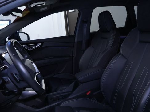 Used 2022 Audi Q4 e-tron Premium Plus w/ Premium Plus image 17