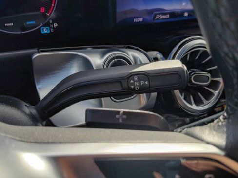 Used 2024 Mercedes-Benz GLB 250 image 24