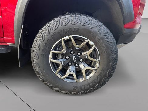Used 2023 Chevrolet Colorado ZR2 w/ ZR2 Convenience Package III AWD/4WD image 9