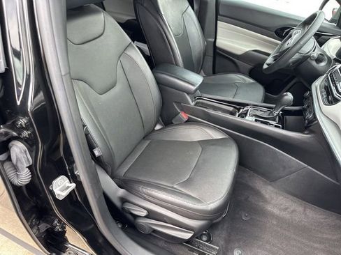 Used 2023 Jeep Compass Limited image 14