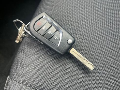 Used 2025 Toyota Corolla LE image 18