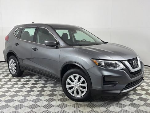 Used 2020 Nissan Rogue S image 2