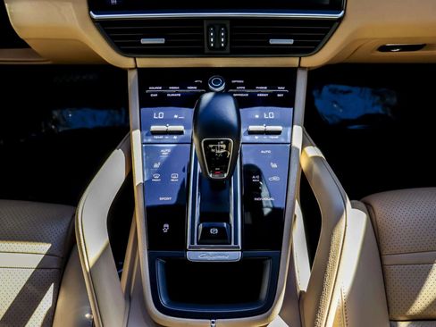 Used 2019 Porsche Cayenne image 22