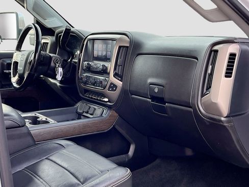 Used 2018 GMC Sierra 2500 Denali w/ Duramax Plus Package AWD/4WD image 29