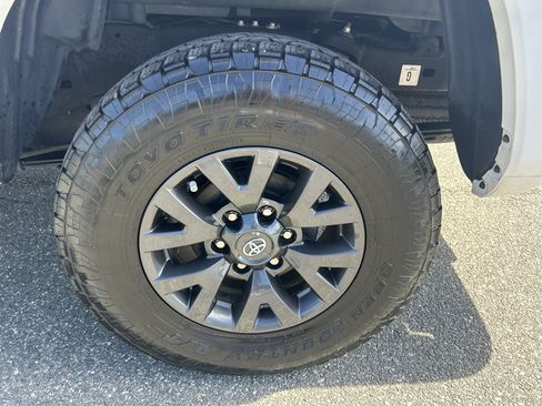 Used 2023 Toyota Tacoma SR5 w/ Technology Package AWD/4WD image 15
