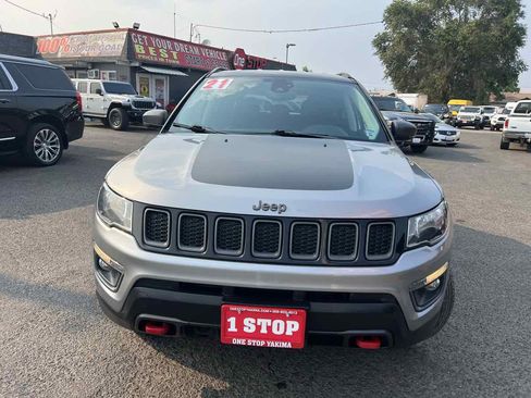 Used 2021 Jeep Compass Trailhawk AWD/4WD image 2