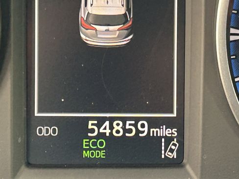 Used 2018 Toyota RAV4 XLE image 25