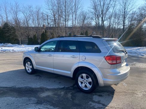 Used 2010 Dodge Journey SXT w/ Premium Convenience Group image 3