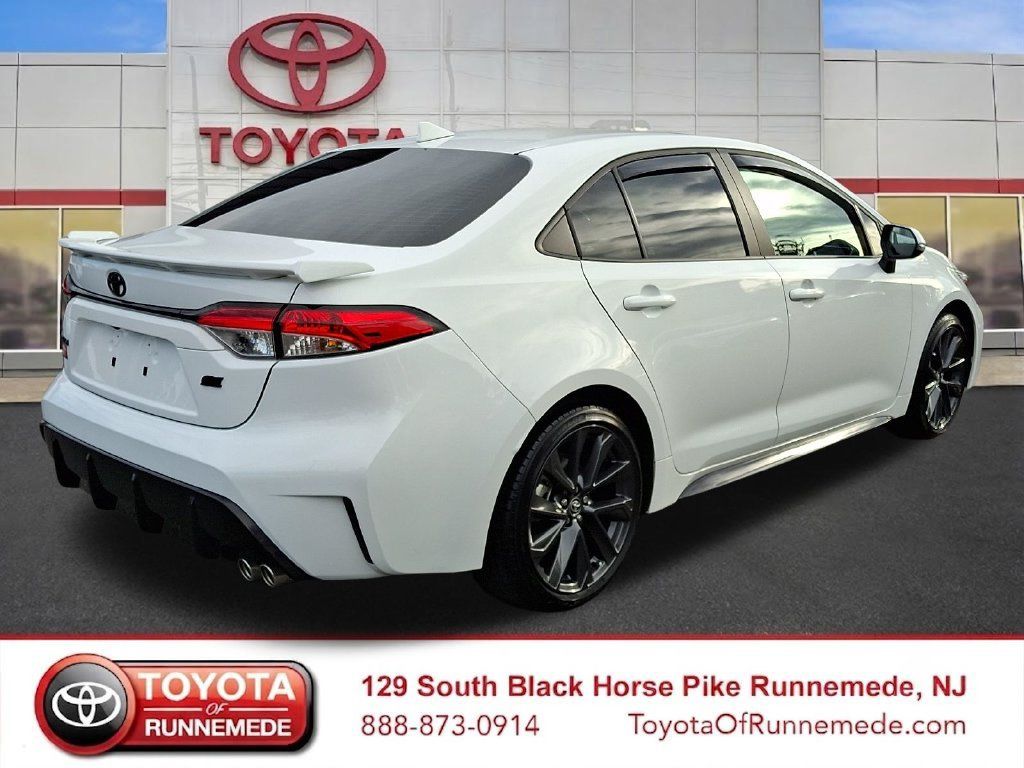 Used 2025 Toyota Corolla SE w/ SE Premium Package FWD image 6