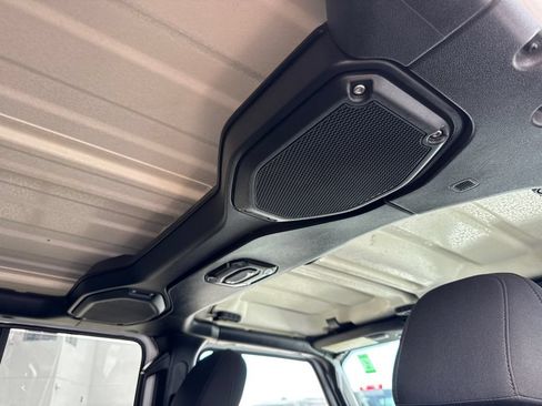 Used 2023 Jeep Wrangler Unlimited Rubicon AWD/4WD image 20