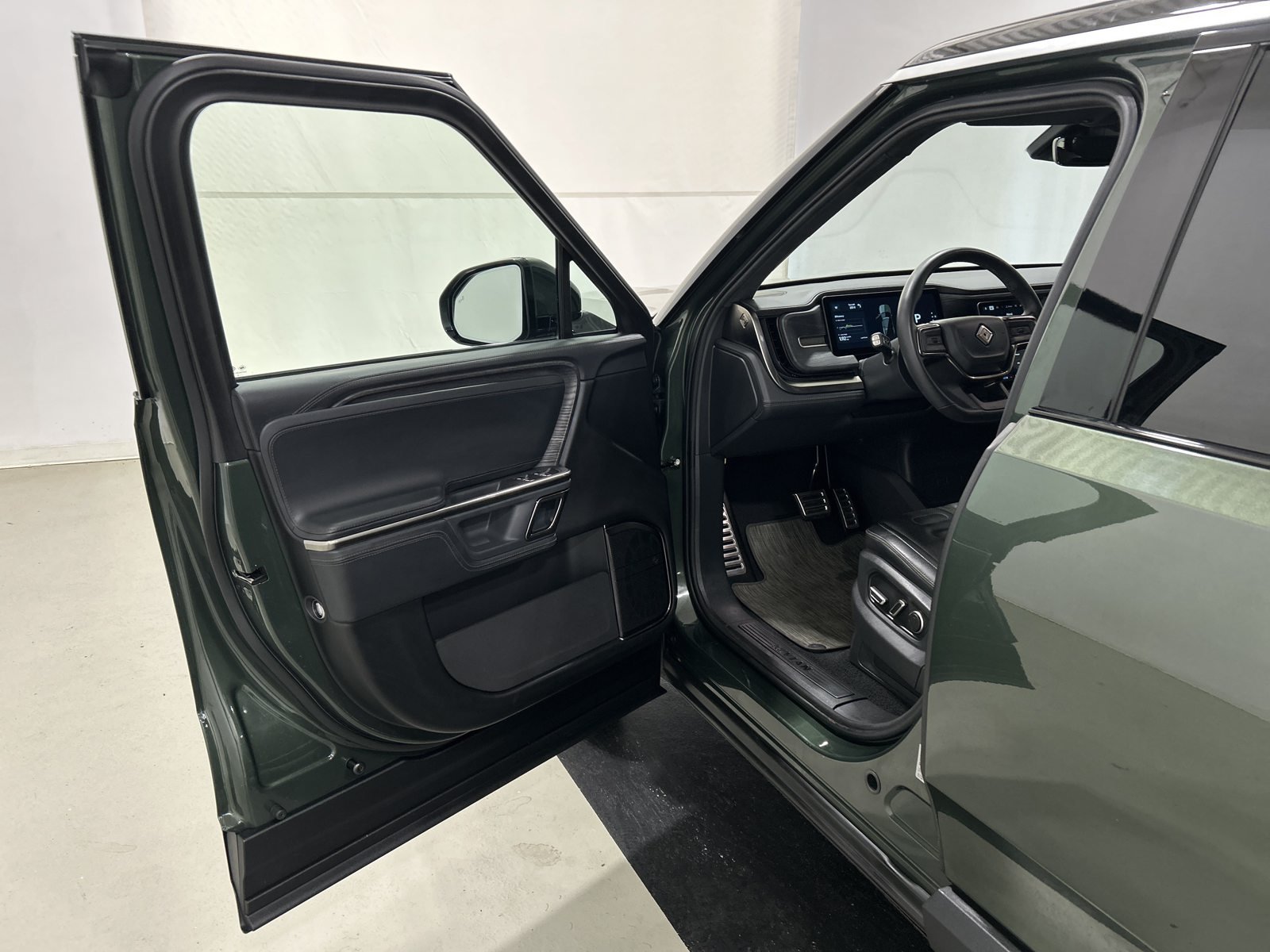 Used 2024 Rivian R1S Adventure Quad AWD/4WD image 15