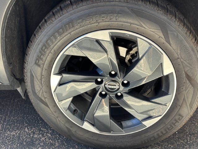 Used 2024 Nissan Rogue SV AWD/4WD image 9