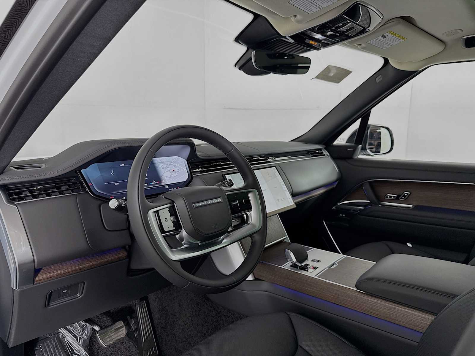 New 2026 Land Rover Range Rover Long Wheelbase SE AWD/4WD image 9