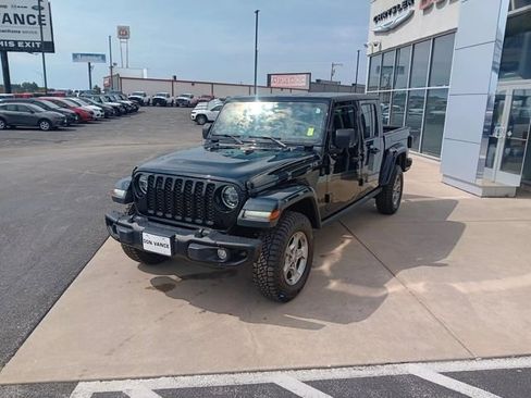 Used 2021 Jeep Gladiator Sport image 2