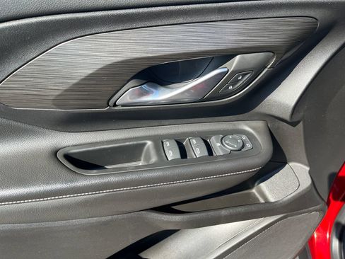 Used 2024 GMC Terrain SLE FWD image 10
