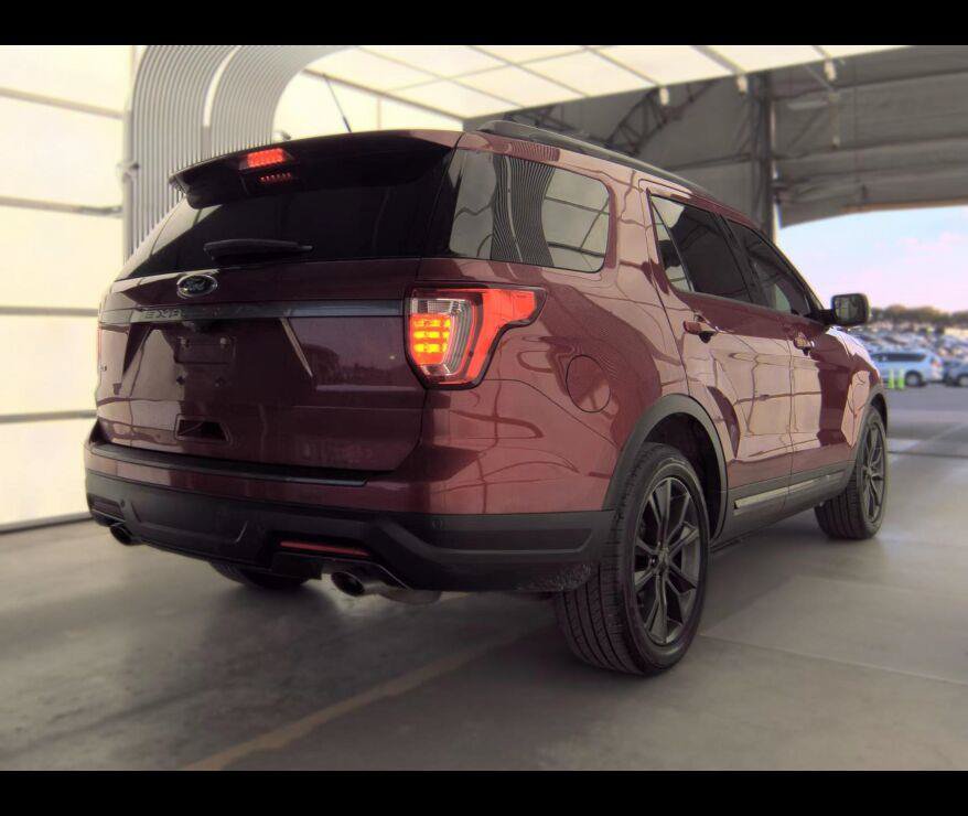 Used 2018 Ford Explorer XLT w/ Equipment Group 202A FWD image 9