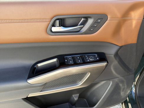 Used 2024 Nissan Pathfinder Platinum w/ Cargo Package image 22