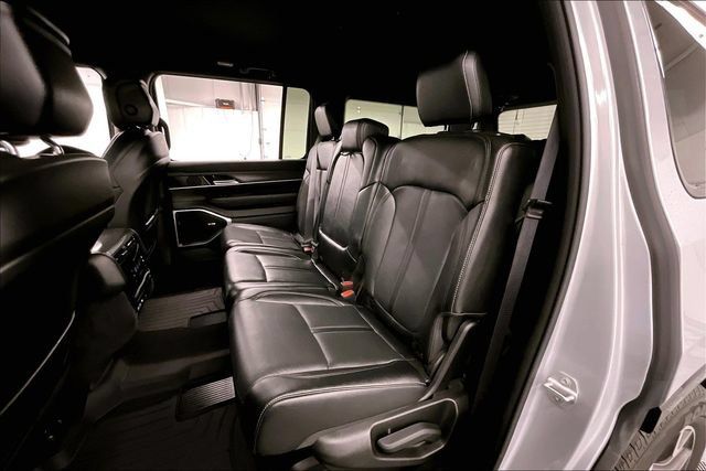 Used 2023 Jeep Wagoneer Series III w/ Preferred Equipment Group AWD/4WD image 25