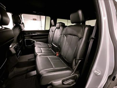 Used 2023 Jeep Wagoneer Series III w/ Preferred Equipment Group AWD/4WD image 25