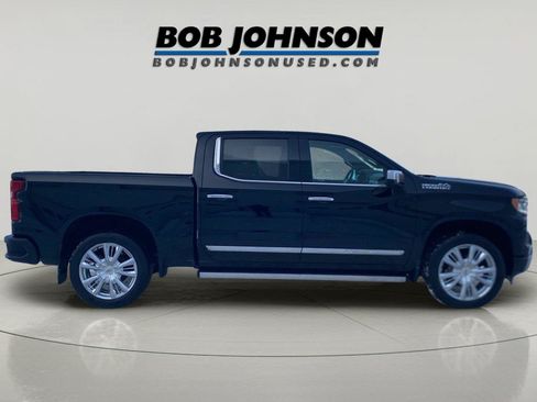 Used 2023 Chevrolet Silverado 1500 High Country w/ High Country Premium Package AWD/4WD image 8