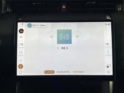 Used 2025 Land Rover Discovery Sport S image 22