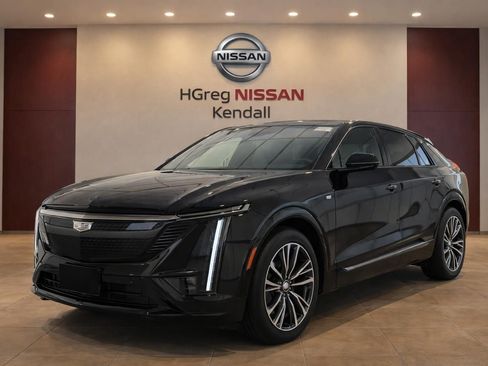 Used 2024 Cadillac Lyriq Sport RWD image 2