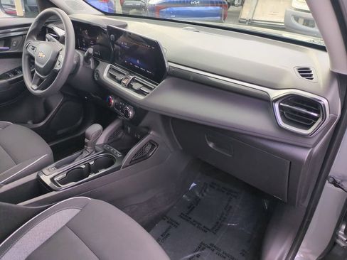 Used 2025 Chevrolet TrailBlazer LT AWD/4WD image 30