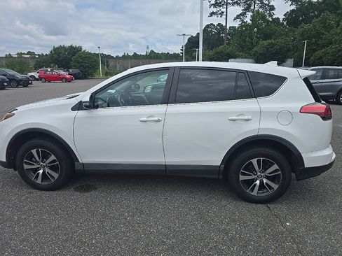 Used 2018 Toyota RAV4 XLE AWD/4WD image 8