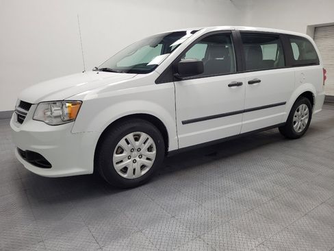 Used 2016 Dodge Grand Caravan American Value Package w/ UConnect Hands-Free Group image 2