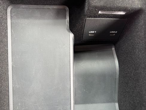 Used 2023 Porsche Cayenne Platinum Edition image 33