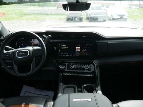 Used 2025 GMC Sierra 2500 AT4 w/ AT4 Premium Plus Package AWD/4WD image 7