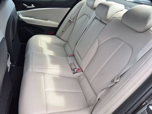 Used 2025 Genesis G70 2.5T RWD image 28