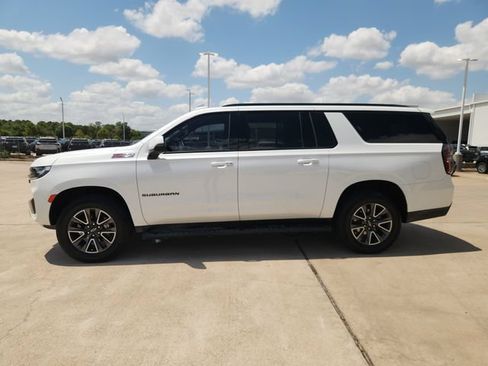 Used 2023 Chevrolet Suburban Z71 w/ Luxury Package AWD/4WD image 4