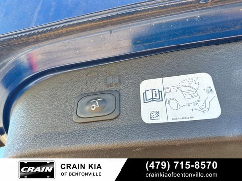 Used 2017 Ford Escape Titanium image 12