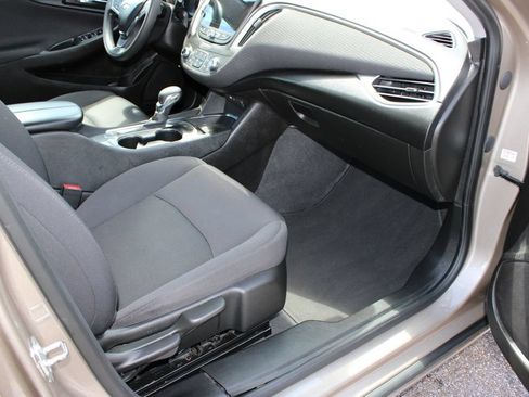 Used 2023 Chevrolet Malibu LT FWD image 16