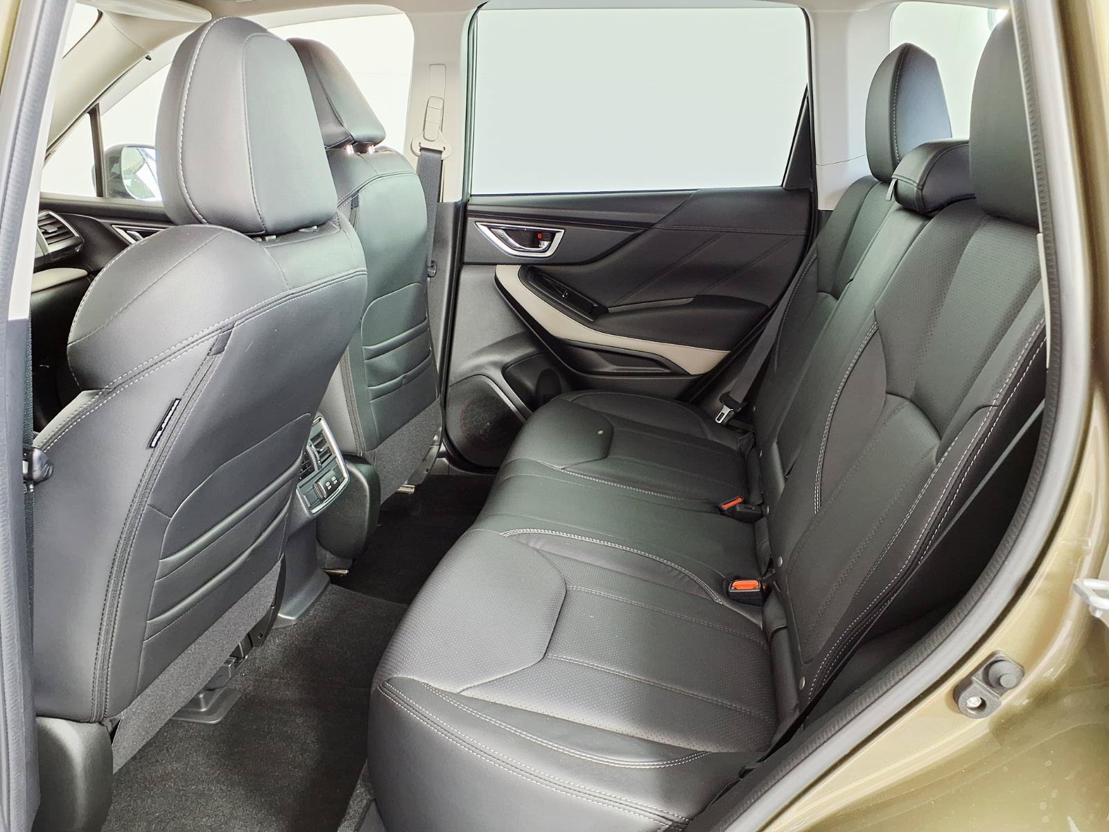 Used 2023 Subaru Forester Limited AWD/4WD image 9