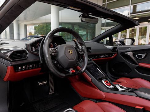 Used 2021 Lamborghini Huracan EVO RWD image 27